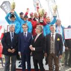 Podium drużynowe 1 CWM USTKA, 2 OMPZW 1, 3 OMPZW 2. Na dole od lewej prezes OM PZW...
