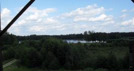 Widok z tarasu przed salą myśliwską na jezioro Boksze - północ.
