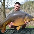 Wiosenny prawie 17kg karp wyciągnięty z mini zatoki.