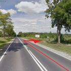 Mijając tablicę z nazwą miejscowości Pogorzelec, zwalniamy i wypatrujemy po prawej...