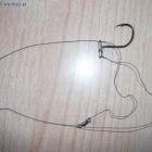 Przypon wolframowy lub stalowy 35 - 45 cm i hak 1/0 - 4/0 dobrany wielkością do...