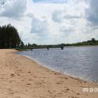 Plaża zakończona molem.
