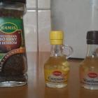 Aromaty do ciast od prawej i z lewej przyprawa do kawy i deserów nadająca korzenny...