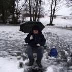 Wiesiu trzymaj wędkę, a nie parasol.
19.02.12r.   Zadworne