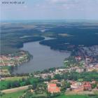 Jezioro z lotu ptaka, na drugim planie Jezioro Kobyleckie.