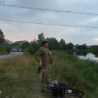 Przygotowany owoc zasypujemy warstwami w słojach