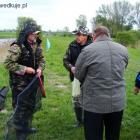 Komisja Sędziowska waży ryby kol Batorowicza
