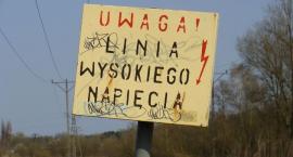 Jedna z tablic ostrzegawczych, która pozostała w tym niebezpiecznym miejscu